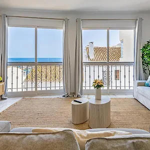 Apartment Vacation I Sea Views, 24-7 Security, Parking, Walk To Everything In Luxurious Puerto Banus, Marbella